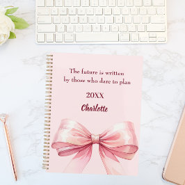 Agenda Citação inspiradora de laço rosa 2026