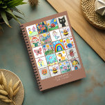 Agenda Colagem de Desenhos de Arte Infantil 20<br><div class="desc">Mantenha-se organizado enquanto celebra a criatividade do seu filho com este planejador personalizado com uma colagem dos seus desenhos. Completado com um design que transforma sua arte em um guardião,  este planejador é a maneira perfeita de manter seu cronograma — e suas obras-primas — próximo o ano todo.</div>