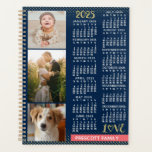 Agenda Colagem de Fotos da Família Dourada Coral do Marin<br><div class="desc">Comemore 2025 com este elegante planejador de calendário de colagens de fotos. Na dentro, esses planejadores têm páginas para você organizar suas semanas e meses. Com a adição do belo cobrir de calendário anual, você poderá ver o ano inteiro de uma só vez - e aproveitar 9 das suas fotos...</div>
