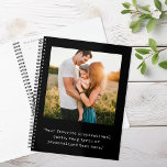 Agenda Crie sua própria foto personalizada e citação<br><div class="desc">Crie seu próprio notebook personalizado de planejamento de fotos e cotações. Apresenta uma das suas fotos e texto personalizado na tipografia minimalista da máquina de escrever.</div>