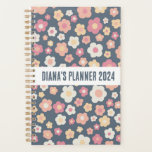 Agenda Daisy Pattern Flowers Blooms Floral Cute CUSTOM<br><div class="desc">Olá! Espero que goste desta design de arte original. Adicione seu próprio texto,  altere as cores ou fontes para personalizá-lo. Procure mais designs no meu compro. Se quiser algo personalizado,  por favor,  avise-me.</div>