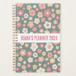 Agenda Daisy Pattern Flowers Blooms Floral Cute CUSTOM<br><div class="desc">Olá! Espero que goste desta design de arte original. Adicione seu próprio texto, altere as cores ou fontes para personalizá-lo. Procure mais designs no meu compro. Se quiser algo personalizado, por favor, avise-me.</div>
