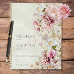 Agenda Delicar Casamento Verde Rosa Lily<br><div class="desc">Este design do planejador de casamento apresenta um spray floral suave e realista de rosas e lírios brancos, cor-de-rosa-pincel e natas em um plano de fundo de cor-de-água verde leve. As costas continuam a design. Esta design é parte do Delicate Modern Pink Blush Rosa e da suíte de cartas de...</div>
