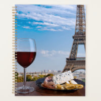 Dois copos de vinho no café em Paris