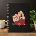 Agenda Elegante Tipografia Chic Nail Beauty Salon Black<br><div class="desc">Um Planejador de Compromisso Manicurista de Salão de Chic Nail Elegante é um planejador na moda e organizado projetado para agendar compromissos de clientes. Com uma design moderna, chic, ajuda os profissionais de salão a unir-se a gerenciar suas reservas com eficiência, mantendo, ao mesmo tempo, um aspecto sofisticado e profissional....</div>