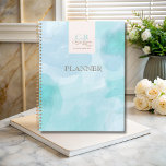 Agenda Empresa de Aquarela Azul Moderna<br><div class="desc">Aquarela inspirada com tons calmos de azul e lacre. Este design único combina a elegância da aquarela com um toque moderno,  criando uma afirmação atraente e profissional. Personalize tanto na frente quanto atrás.</div>