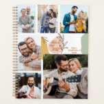 Agenda Este é o meu Abstrato de Trendy Fotográfica do Ano<br><div class="desc">Planejador personalizado - editável para qualquer ano e, você também pode adicionar seu nome e 6 de suas fotos favoritas. A design apresenta as formas de abstrato, contorno, folhas de desenho e uma paleta colorida de amarelo ocre, verde, escamudo e terracota. Suas fotos serão exibidas em formato retrato e quadrado,...</div>