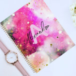 Agenda Estrelas bonito Nuvens Rosa E Script Chic Rico<br><div class="desc">Design de planejador personalizado moderno e moderno,  apresentando um fundo cor-de-rosa abstrato com estrelas e com seu nome escrito em um roteiro moderno. O texto é totalmente personalizável.</div>