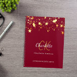 Agenda Estrelas de ouro da Borgonha nome monograma 2025<br><div class="desc">Um fundo brilhante. Decorado com estrelas ouros. Personalize e adicione seu primeiro nome,  iniciais do monograma e nome do cheio,  um ano com título 2025 (ou qualquer ano).</div>