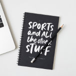 Agenda Família branca e negra do tipo legal desportivo<br><div class="desc">Se você tem filhos fazendo muitos esportes, este planejador de temas esportivos é para você! Escreva todos os jogos e todas as outras coisas neste calendário preto e branco na moda perfeito para uma mãe de futebol, uma mãe de futebol, uma mãe de beisebol - ou tudo mais. Com sua...</div>