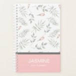 Agenda Floral Floral 2019 de Cor de Água Taupe Rosa Perso<br><div class="desc">Este design apresenta folhagem de aquarela e botões de flores com nome personalizado e ano em branco sobre fundo rosa. Personalizar editando o texto nas caixas de texto ou excluir sem texto. Veja nossas outras ideias de presentes em nossa loja.</div>