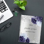 Agenda Flores azuis marinho prateado elegante glamouroso<br><div class="desc">Fundo com aspecto fino prateado decorado com flores azuis e azuis-marinhos,  flores e brilho fino prateado,  brilhos. Personalizar e um ano,  nome e título/texto</div>