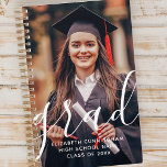 Agenda Foto Clássica de Script Moderno Simples do formand<br><div class="desc">Este design simples e clássico é composto de sans serif e tipografia cursiva divertida e adiciona uma foto personalizada.</div>