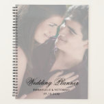 Agenda Foto Moderna com Casamento de Script Elegante<br><div class="desc">Planeador moderno com uma camada pura e "Planner de Casamento" em uma letra elegante de roteiro preto junto com seus nomes e data de casamento sobre sua foto favorita. Este planejador de fotos é perfeito para uma noiva acompanhar os planos de casamento.</div>