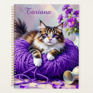 Agenda Gato Bonito com Flores Roxas e Linha de Crochê  