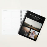 Agenda Genevieve Black Photo Modern Wedding<br><div class="desc">Planeador moderno com um design simples e mínimo com uma colagem fotográfica de três das suas fotografias de casamento favoritas sobre um fundo preto. Acima estão seus nomes em um roteiro elegante junto com seus detalhes de casamento. A parte traseira tem uma foto vertical do tamanho do cheio.</div>