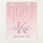 Agenda Glitter Dourado Girly Rosa Monograma 2021<br><div class="desc">O brilho rosa ouro moderno e feminino pingava no livro de marcação e no planejador da espiral de fundo branco rosa em 2021. Este design apresenta pincelada rosa-pincelada pincelada dourada pingando em fundo branco de rosa claro com nome e modelo de texto monograma. O nome é escrito com um belo...</div>