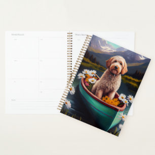 Agenda Goldendoodle em um remo: Uma aventura cêntrica