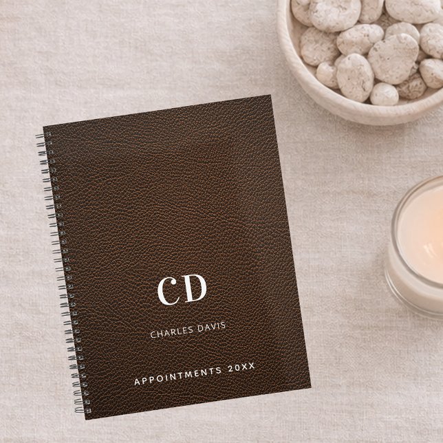 Agenda Iniciais do monograma de couro castanho 2026 (Criador carregado)