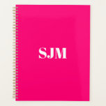Agenda Iniciais minimalistas modernas de monograma rosa-q<br><div class="desc">Ano personalizado minimalista,  cor-de-rosa quente e branco,  monograma,  iniciais ou nome simples e elegante Planejador personalizado personalizado. Texto branco personalizado sobre fundo de cor simples rosa-forte.</div>