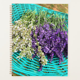 Agenda Lavanda em uma cesta