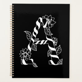 Agenda Letra negra e branca "A" com flores geminadas