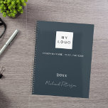 Agenda Logótipo comercial da cinza de carvão 2025<br><div class="desc">Uma cinza de carvão clássico. Personalize e adicione o logotipo da sua empresa,  texto,  ano e nome pessoal. Cartas brancas. Se desejar sem texto,  use sua chave de espaço traseiro para excluí-la.</div>