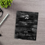 Agenda Logotipo comercial do monograma elegante preto<br><div class="desc">Um fundo brilhante na moda,  preto. Personalize e adicione o logotipo da sua empresa,  texto,  ano e nome pessoal. Cartas brancas. Se desejar sem texto,  use sua chave de espaço traseiro para excluí-la.</div>