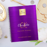 Agenda Logótipo comercial monograma de ouro roxo glamouro<br><div class="desc">Um fundo roxo. Personalize e adicione o logotipo da sua empresa,  as iniciais do monograma,  o nome e um título. Ouro e letras brancas. O logotipo da sua empresa na frente e atrás.</div>