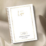 Agenda Logotipo Dourado Elegante Empresa Personalizada 20<br><div class="desc">Mantenha-se organizado e em marca com um planejador personalizado com este design Elegante White & Dourado Business Logo 2025 Planner. Apresentando um design de ouro falso moderno com espaço para o logotipo, nome e texto personalizado da sua empresa. Diário simples, mas elegante e planejador para ajudá-lo a se manter organizado...</div>