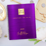 Agenda Logotipo elegante do negócio do ouro roxo 2025<br><div class="desc">Um fundo na moda roxo. Personalize e adicione o logotipo da sua empresa,  texto,  ano e nome pessoal. Ouros. Se desejar sem texto,  use sua chave de espaço traseiro para excluí-la.</div>