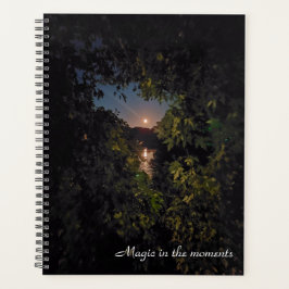 Agenda Lua bonita nasce sobre a água