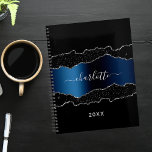 Agenda Marinho preto, nome mármore azul de agate prateado<br><div class="desc">Preto,  azul marinho e prata falsa,  agate,  impressão de pedra mármore como fundo. Personalize e adicione seu nome e um ano. O nome é escrito com um moderno estilo escrito à mão.</div>