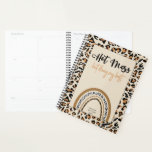 Agenda Mess Quente Citando Giry Leopard Imprime o Planead<br><div class="desc">Mess quente, mas fazendo meu melhor planejador personalizado com design de impressão do leopardo-arco-íris. Simples, giro e moda com uma citação moderna em tipografia escrita à mão - perfeita para as mães de escola, escritório e multitarefa!</div>