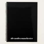 Agenda Mínimo de sobrenome de nome personalizado preto mo<br><div class="desc">Nome personalizado preto e branco moderno,  sobrenome,  texto ou monograma minimalista simples e elegante planificador de cores sólidas elegante. Nome personalizado da tipografia serif moderna branca ou padrão de texto em fundo preto. Todas as cores são editáveis.</div>