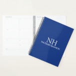 Agenda Monograma Azul Simples Moderno<br><div class="desc">Planejador de negócios moderno com um design azul simples e mínimo com seu monograma em uma fonte em negrito junto com seu nome na frente. As costas têm as suas informações de contato.</div>