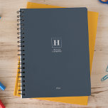 Agenda Monograma Clássico de Azul Indigo Semanal Pessoal<br><div class="desc">Planeador anual de artigos de papelaria pessoal simples com um monograma clássico numa fronteira quadrada. Planeador anual (12 meses) com vista a obter uma visão geral mensal aberta e planilhas de planeamento semanais. Contato para obter assistência na personalização.</div>