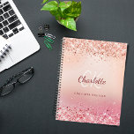 Agenda monograma cor-de-rosa dourado 2025<br><div class="desc">Um fundo rosa dourado,  gradiente rosa com confete. Personalize e adicione suas iniciais,  nome e nome do cheio do monograma.</div>