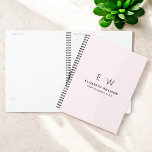 Agenda Monograma Cor-de-Rosa Profissional Inicial<br><div class="desc">Mantenha-se organizado em estilo com este planejador inicial de notebook monograma profissional. Com um design limpo e minimalista e um monograma ousado no cobrir, este notebook é perfeito para profissionais, estudantes ou qualquer pessoa que valorize artigos de papelaria personalizados. Suas páginas de alta qualidade são ideais para juntar notas, ideias...</div>