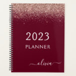 Agenda Monograma da Brilhante Rosa Rosa 2022<br><div class="desc">2022 Rosa Dourado - Blush Pink and Burgundy Sparkle Monogramme Name and Initial Spiral Notebook (Nome do monograma do brilho brilhante e brilhante e do notebook espiral inicial). Isto faz o doce e perfeito aniversário de 16 anos, casamento, chá de panela, aniversário, chá de fraldas ou festa de solteira presente...</div>