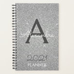 Agenda Monograma de 2022 Silver Glitter Sparkle<br><div class="desc">2022 Silver Sparkle Glitter Monogramas Name (Nome do Monograma do Silver Sparkle) e Inicial Spiral Notebook Planner (Planejador de Notebook Espiral). Isto faz o doce e perfeito aniversário de 16 anos, casamento, chá de panela, aniversário, chá de fraldas ou festa de solteira presente para alguém que ama luxo de luxo...</div>
