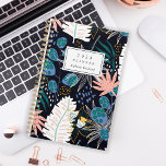 Agenda Monograma de Padrão Botânico Tropical Negrito 2024<br><div class="desc">Personalize esse planejador com seu nome em itálico preto enquadrado por um retângulo branco,  em um padrão botânico ousado de folhagem tropical em tons de rosa-pincel,  azul e verde sobre fundo preto.</div>