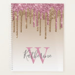 Agenda Monograma de rosa Dourado Colírio Monograma 2024<br><div class="desc">O brilho rosa ouro moderno e feminino pinga a espiral de fundo ombre dourada a qualquer ano do livro de marcação e do planejador de 2024. Este design apresenta ouro rosa-claro-claro e ouro-branco-escuro e brilho amarelo-escuro brilho brilhante sobre o fundo branco-dourado e marrom com nome e modelo de texto monograma....</div>