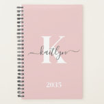 Agenda Monograma de Script de Cinza Cor-de-Rosa Elegante<br><div class="desc">Este planejador flexível, simples e elegante, cor-de-rosa 5, 5 x 8, 5, com seu primeiro nome em uma fonte de script de tendência na cinza e seu primeiro início em uma fonte moderna de boné em branco é perfeito para você. É na moda e moda e, no entanto, muito clássico....</div>