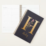 Agenda Monograma Floral Dourado Elegante Azul Personaliza<br><div class="desc">Monograma Floral H Elegante Azul Elegante Personalizado *Para este design, cada letra tem sua própria lista, mas você personaliza seu nome clicando em "personalizar este modelo". Estou a trabalhar na adição de mais cartas; se a sua ainda não estiver incluída na lista, por favor, envie-me uma mensagem e posso enumerá-la...</div>