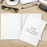 Agenda Monograma minimalista ou Adicionar logotipo à empr<br><div class="desc">Planeador Moderno Minimalista. Preto e branco ou escolha as cores personalizadas. Perfeito para pequenas empresas, marcas de empresas, escritório doméstico independente, organização de vendas online e muito mais. Fácil de personalizar com suas iniciais de monograma, nome comercial e informações, cargo, slogan ou até mesmo adicionar seu logotipo ou design de...</div>