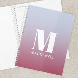 Agenda Monograma Moderno Nome Inicial Gradação Azul Cor-d<br><div class="desc">Design de nome inicial minimalista da tipografia moderna que pode ser mudado para personalizar. Branco sobre um fundo de gradiente azul,  rosa a pálido.</div>