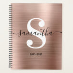 Agenda Monograma Moderno Preto Branco e Dourado Rosa<br><div class="desc">Monograma preto e branco com um estilo moderno e caligrafia moderna elegante. Aumente ou diminua o tamanho da fonte conforme necessário para o seu monograma. Mantenha o formato de data do ano letivo ou altere conforme necessário. Planejador personalizado preto, branco e dourado rosa falso com gradiente ombre de folha de...</div>