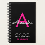 Agenda Monograma preto a quente de 2022<br><div class="desc">2022 Nome do Monograma Rosa Quente e Preto e Planejador Inicial de Notebook Espiral. Isto faz o doce e perfeito aniversário de 16 anos,  casamento,  chá de panela,  aniversário,  chá de fraldas ou festa de solteira presente para alguém que ama luxo de luxo e estilos quíticos.</div>