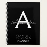 Agenda Monograma preto de prata 2022<br><div class="desc">2022 Nome do Monograma Preto Prateado e Planejador Inicial de Notebook Espiral. Isto faz o doce e perfeito aniversário de 16 anos,  casamento,  chá de panela,  aniversário,  chá de fraldas ou festa de solteira presente para alguém que ama luxo de luxo e estilos quíticos.</div>